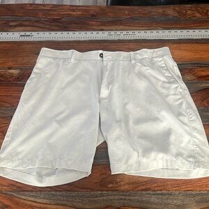 White Under Armour men’s golf shorts 42